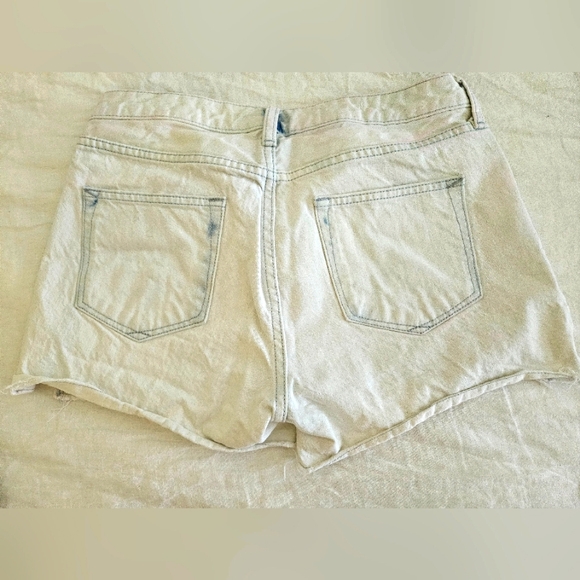 Light blue acid wash Levi's jean shorts size 27 - Picture 2 of 2